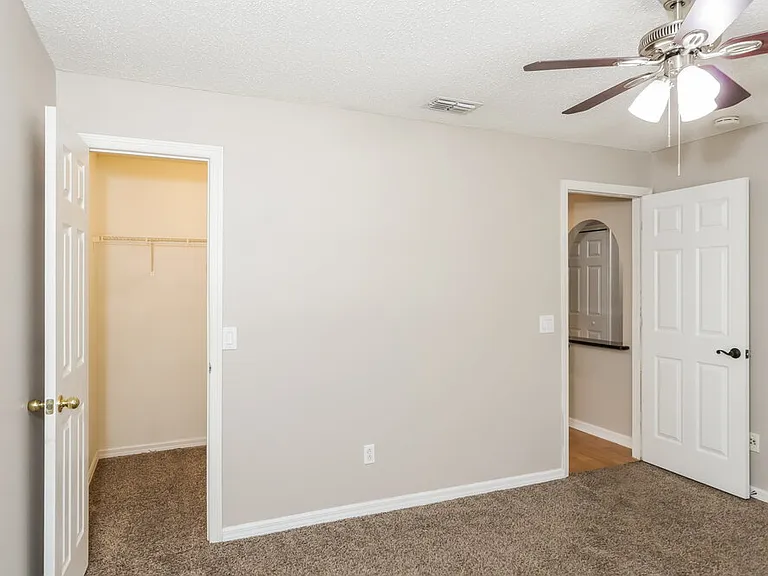 25213 Hyde Park Blvd — Photo 12