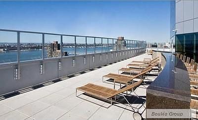 SKY CLUB