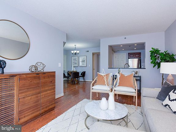 5th image of 1045 N Utah St #2307