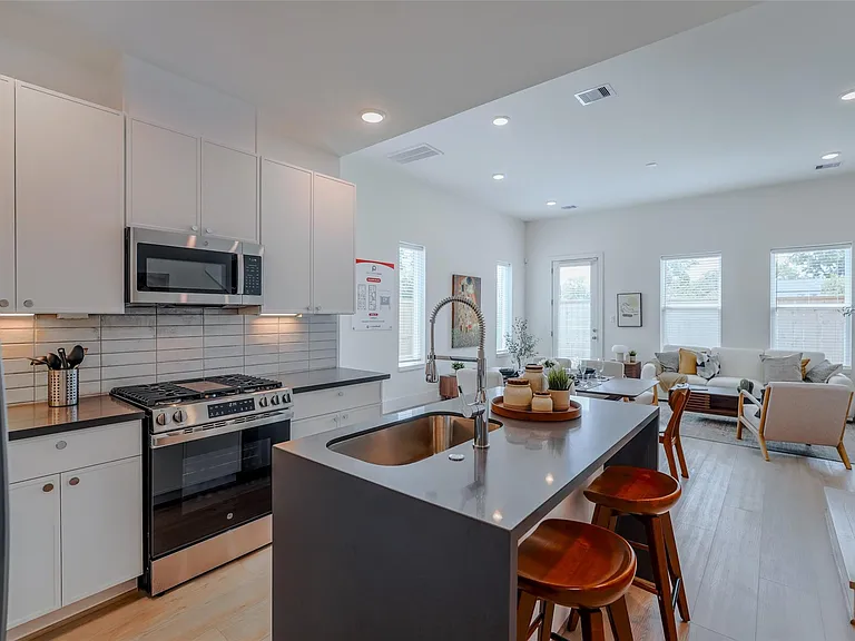 862 Paul Quinn St #B — Photo 12