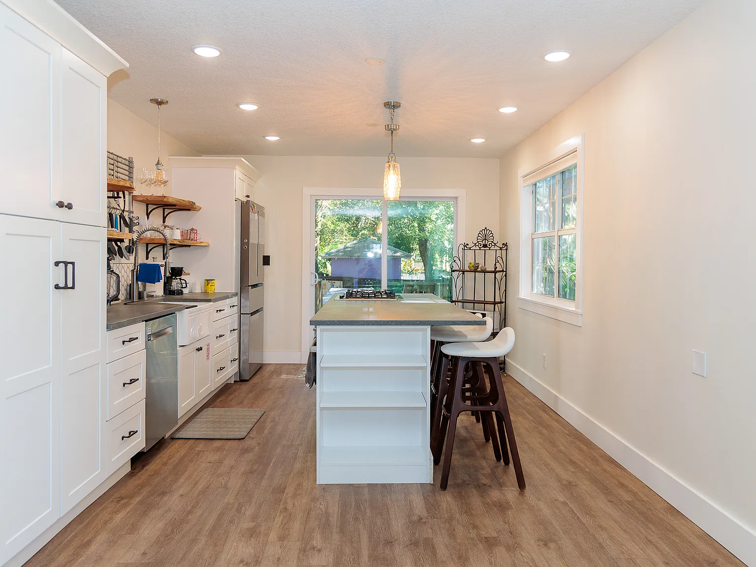 2 bed, 822 sqft, $2,000 — Photo 3