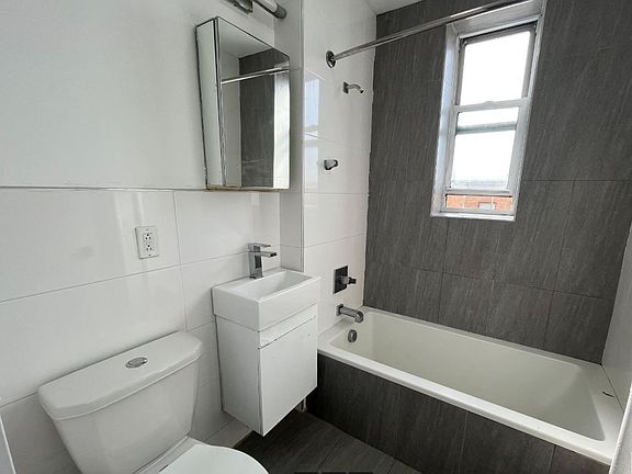 4th image of 12 Gifford Ave #5D