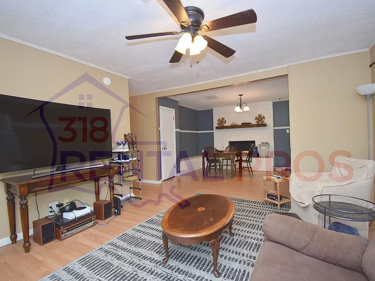 1201 Greenwood Dr — Photo 4