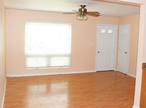4th image of 4245 Clark Dr
