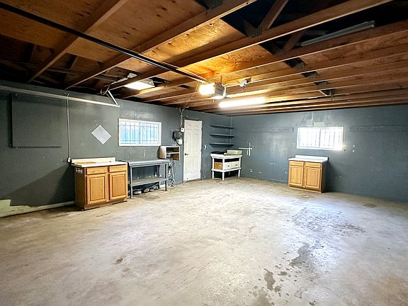 Oversized 2 car detached garage