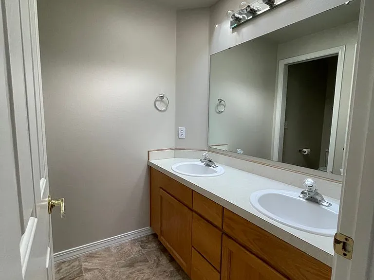 378 S Winthrop Way — Photo 36
