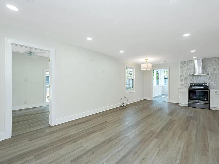 12 Pearl St — Photo 8