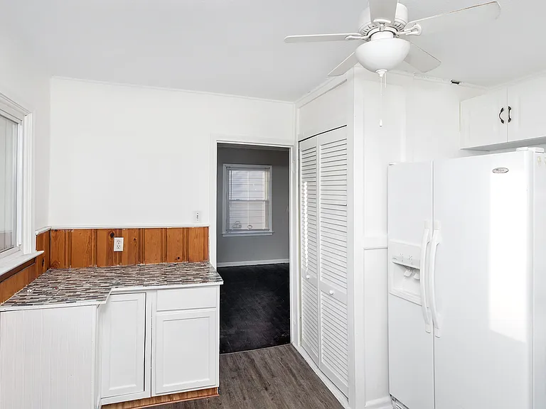 2318 Fisher St — Photo 4