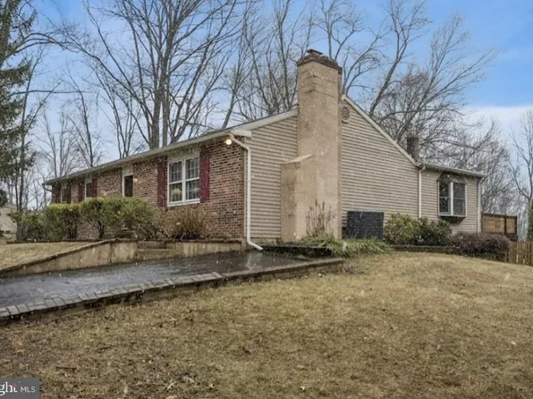 12 Dogwood Dell Dr, Coatesville, PA 19320