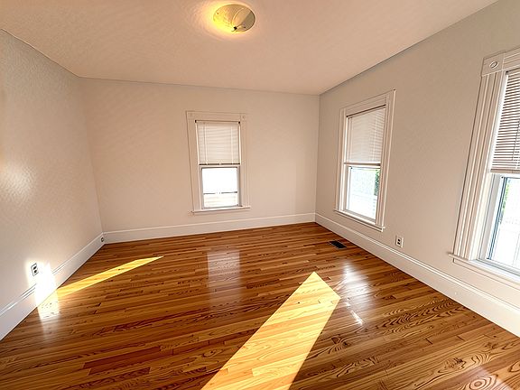 3rd image of 17 Upham St Floor 2