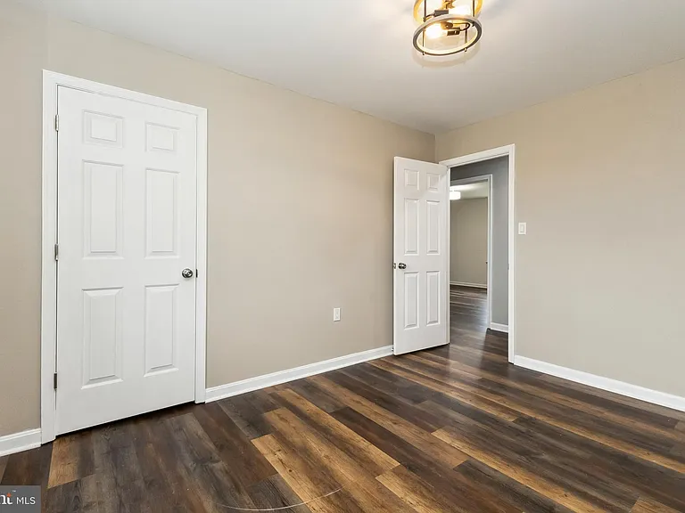100 Heathrow Ln — Photo 15