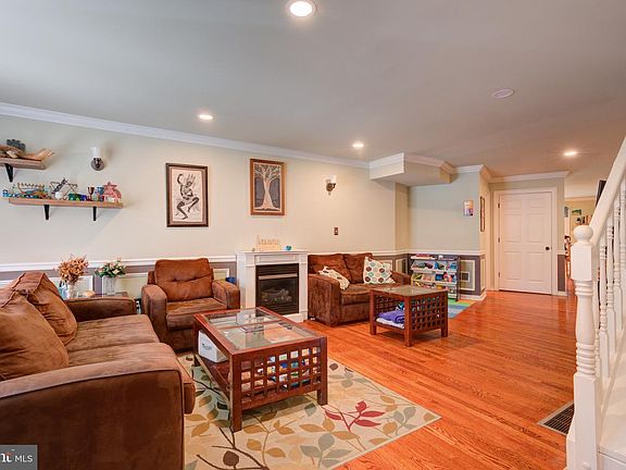 2nd image of 165 Poplar St