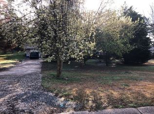 206 King Arthur Dr, Woodstock, GA 30189