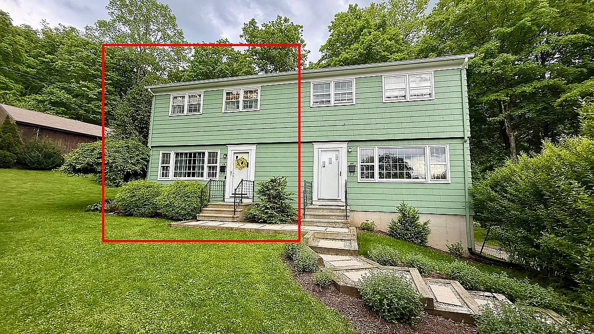 46 Topstone Dr — Photo 1