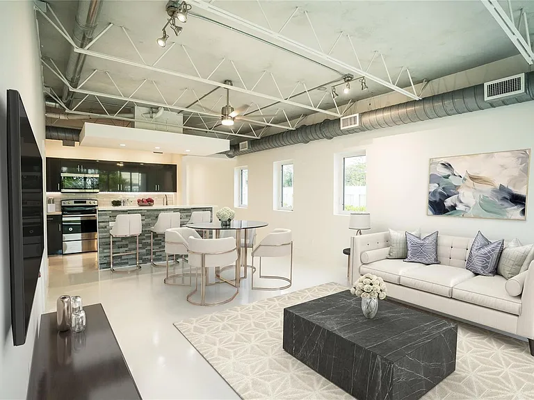1413 NE 5th Ave #1 — Photo 6