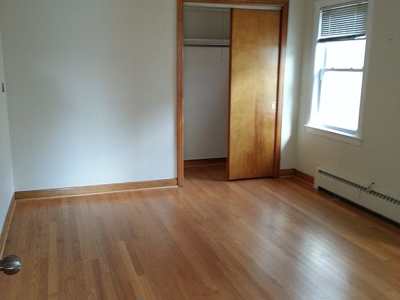 4th image of 5509 W Sunnyside Ave