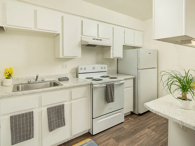 Parkview Apartments — Photo 10
