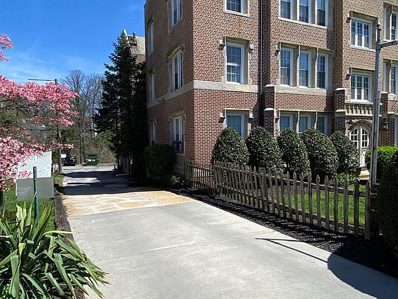 Parking for one car behind the building.