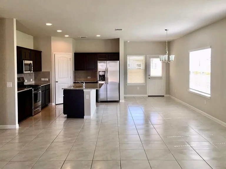 7008 Loretta White Ln — Photo 4