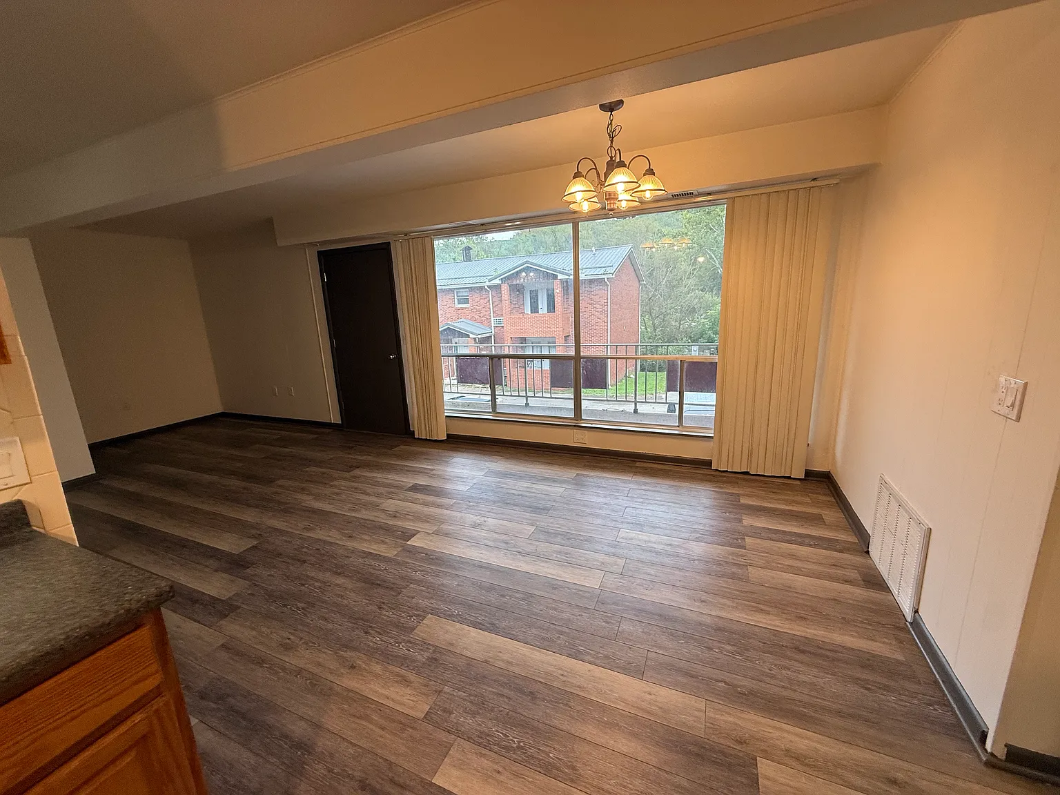 2 bed, 900 sqft, $1,000 — Photo 2
