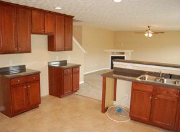 4th image of 745 Maddux Dr