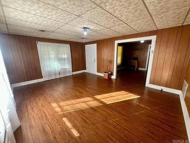 608 N Main St — Photo 12