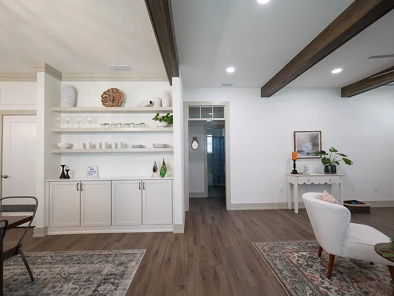 549 W Hancock St — Photo 6