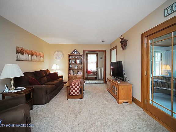 4th image of 218 Ann St