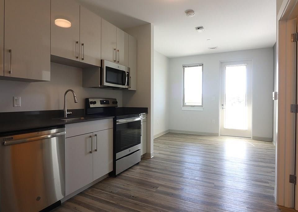 1st image of 161 Washington St #1305
