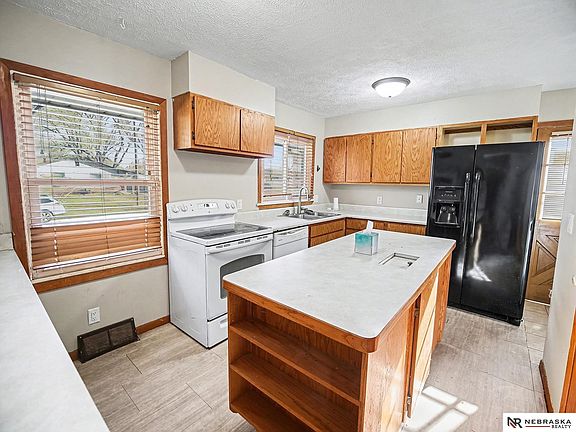 2nd image of 5511 W Kingsley St