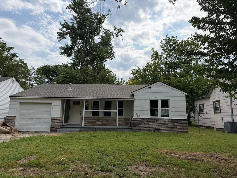 1108 NW #N — Photo 1