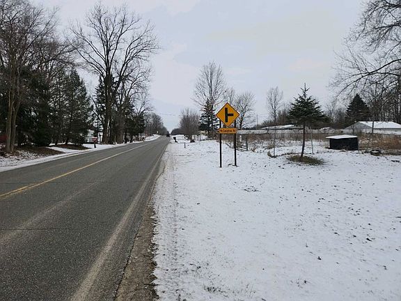 Exterior Neighborhood (street photo)