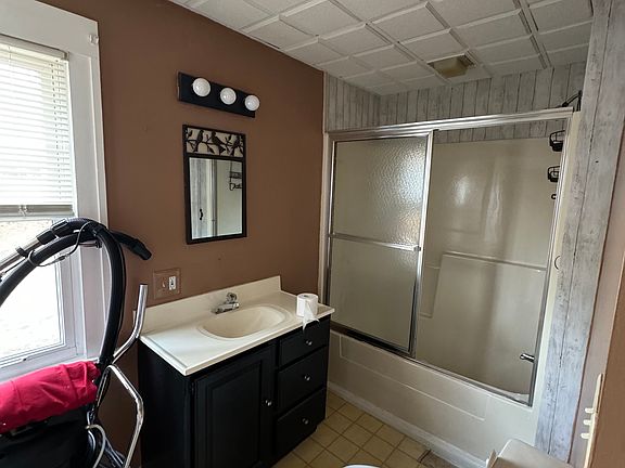 5th image of 11 Turner Ave Unit 1