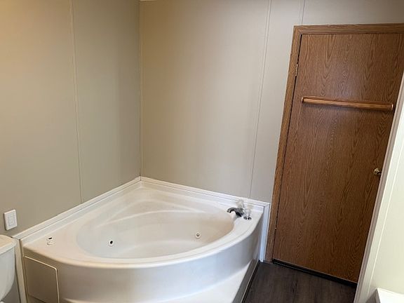 4th image of 402 Hunt Club Dr