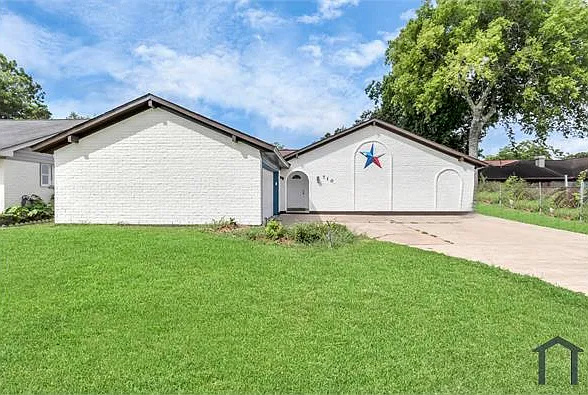 3 bed, $2,500 — Photo 2