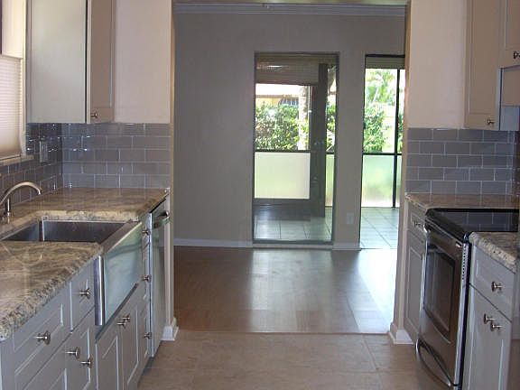 5th image of 60 Pelican Pointe Dr #1010