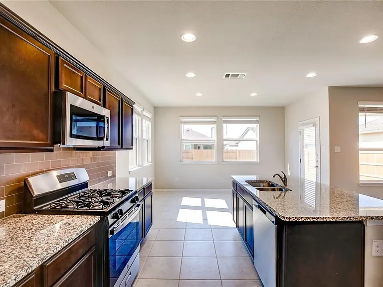 226 Trailside Ln — Photo 12