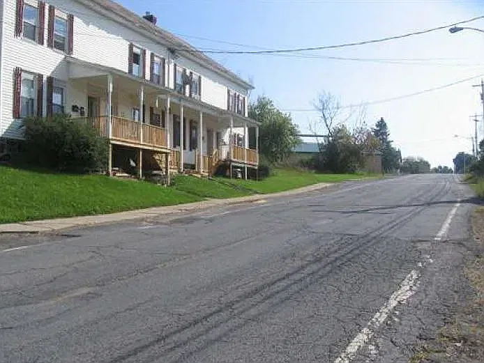 4 bed, 2931 sqft, $1,000 — Photo 2