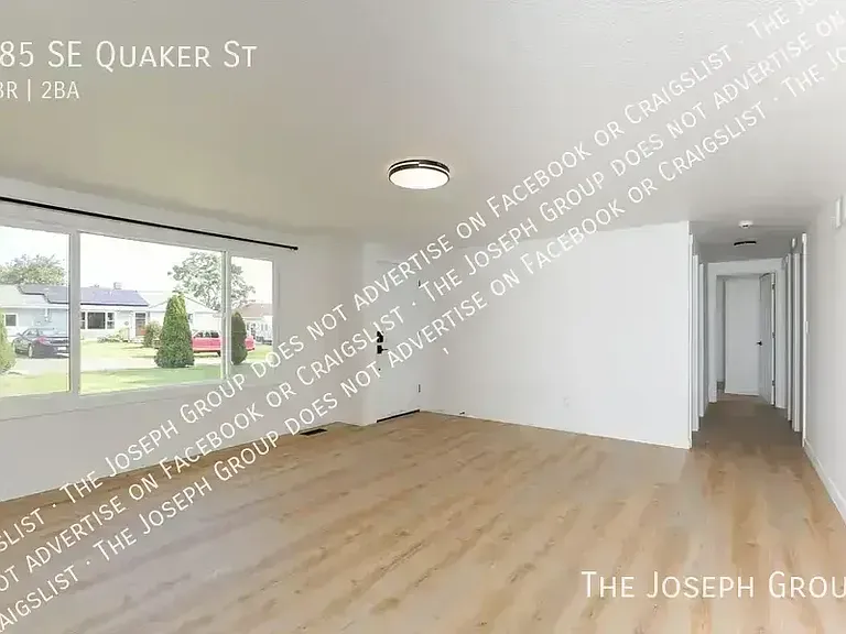 285 SE Quaker St — Photo 4
