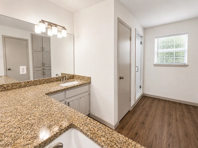 2401 Stephen Lee Dr — Photo 21