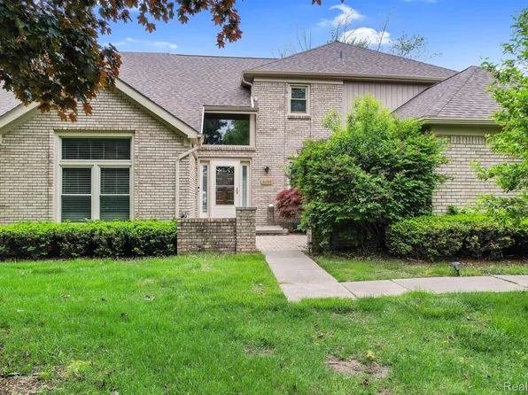 6655 Mountain Dr, Troy, MI 48098