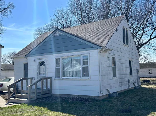 815 N 10th St, Estherville, IA 51334