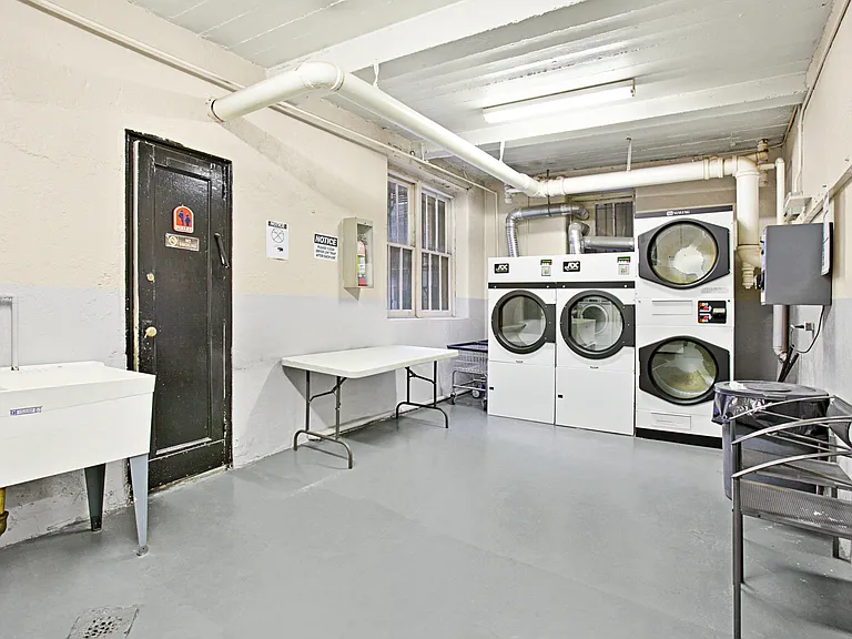305 W 52nd St #3C — Photo 5