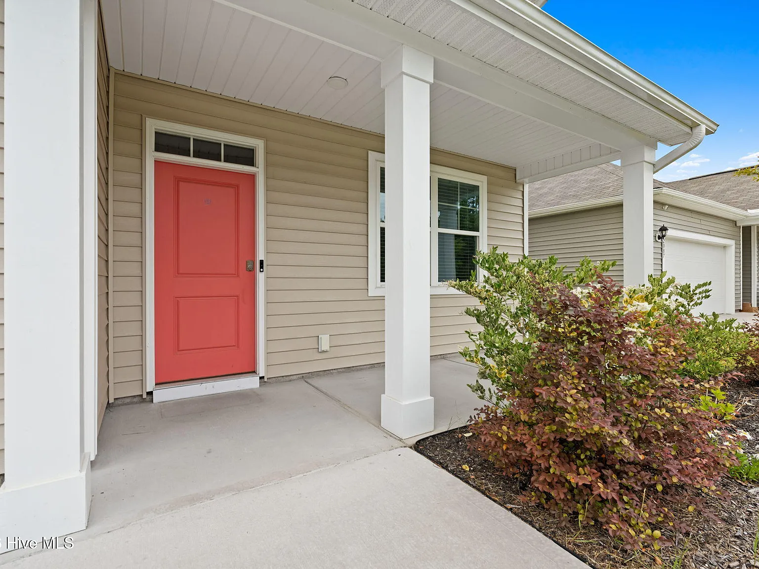 5 bed, 3.5 bath, 2511 sqft, $2,300 — Photo 3