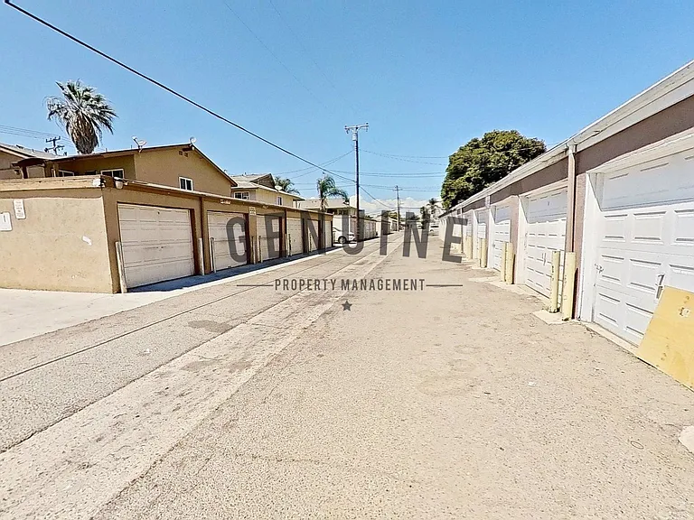 Cameo Ln Four-Plex — Photo 24