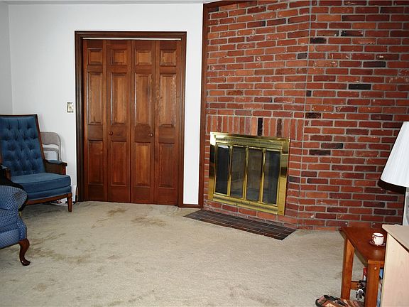 4th image of 306 Bridlewood Dr