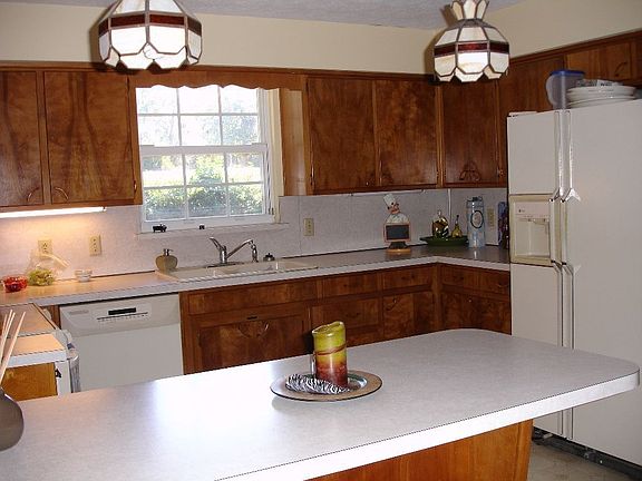 3rd image of 2131 Holly Leaf Ln