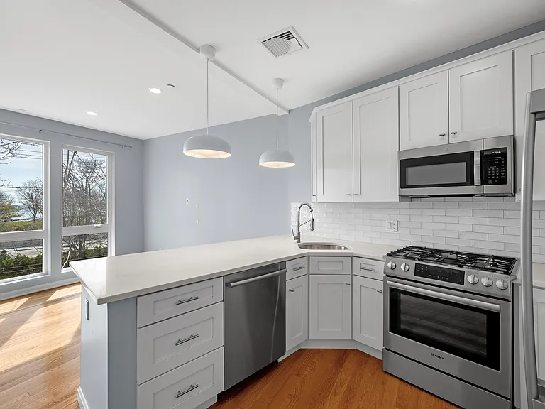 172 Kimball Ave #2 — Photo 4