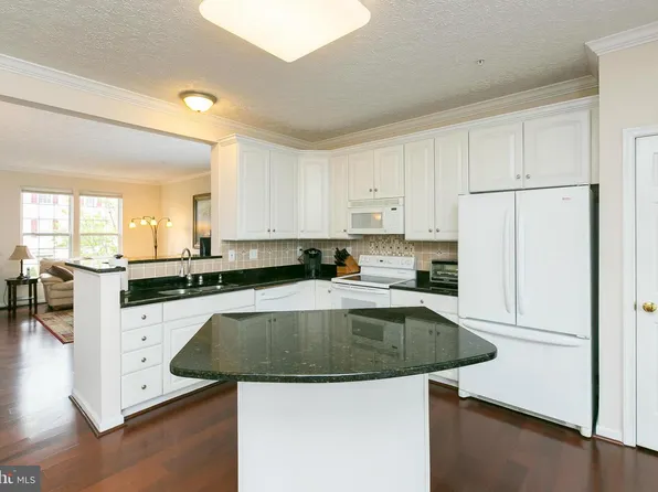 9705 Harvester Cir, Perry Hall, MD 21128