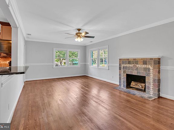 5th image of 304 Anderson Ave